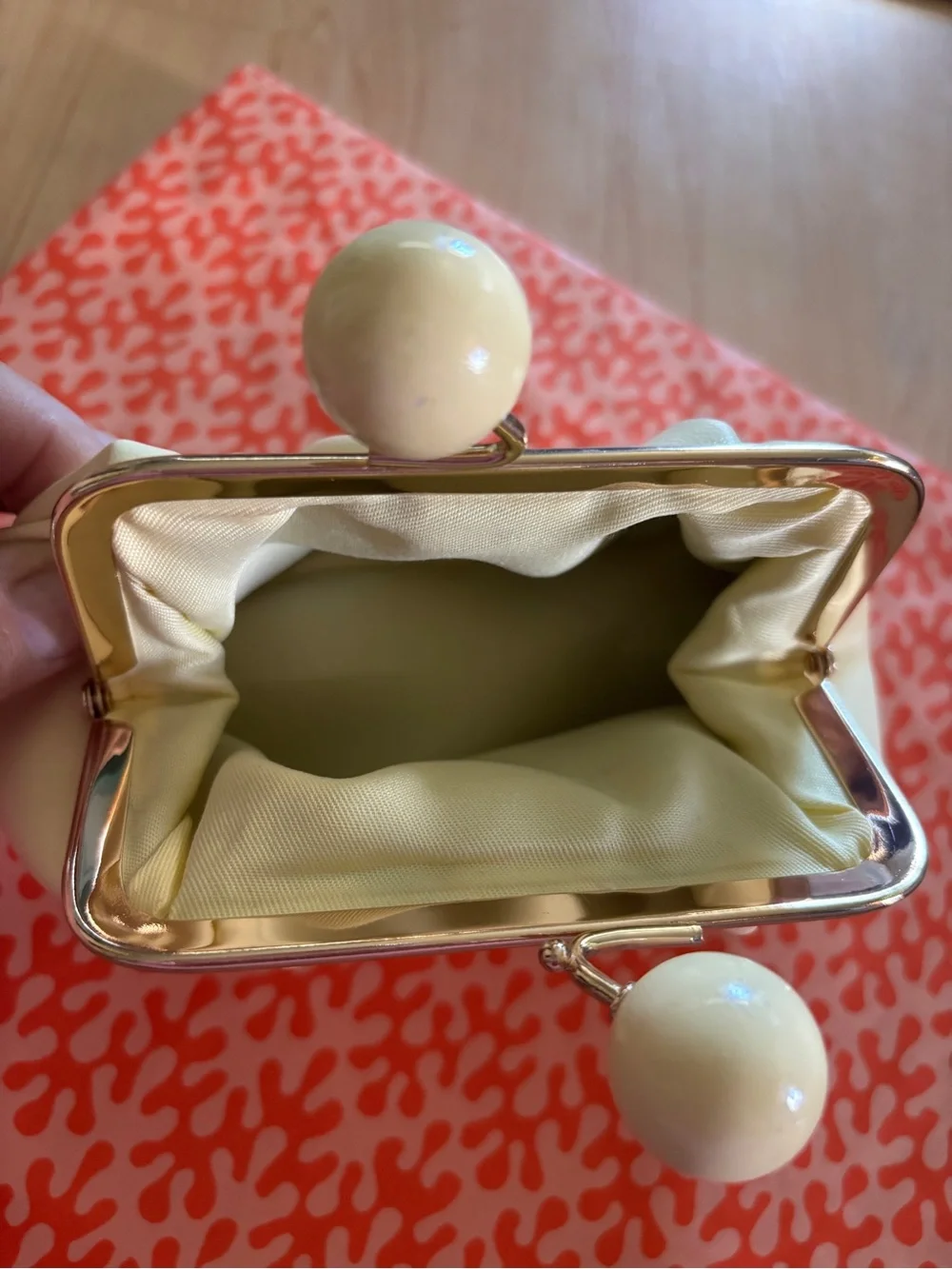 Anthropologie Cream Pleated Kiss-Lock Clutch - Picture 5 of 9